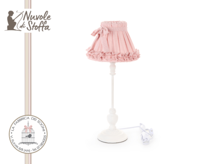 Anat jour in legno con cappello rosa di Nuvole di Stoffa