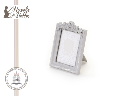 Nuvole di Stoffa – Portafoto resina grigia fiocco rettangolare